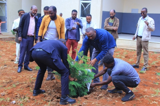 የኢሲሰዩ ዘመናዊ መዋዕለ ሕጻናት በማስገንባት  ለወሊሰ መስተዳደር አስረከበ