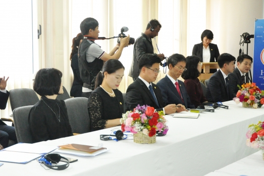 ECSU and  HWPL Sign MOU