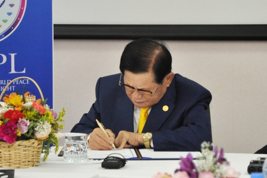 ECSU and  HWPL Sign MOU