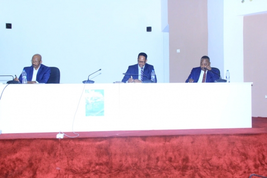 Social media as Social Glue or otherwise