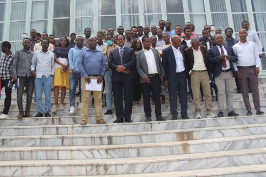 Social media as Social Glue or otherwise