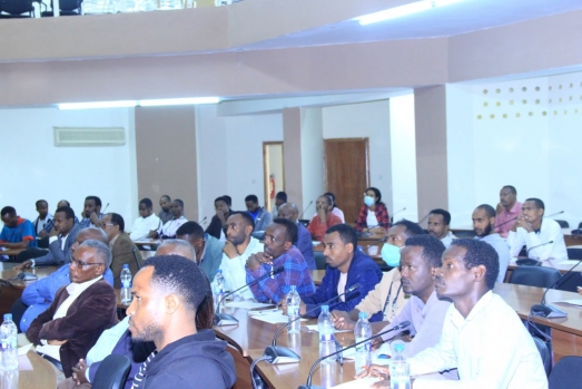 Social media as Social Glue or otherwise